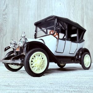 National Motor Museum  Die Cast  Metal Car 1915 Chevy Baby Grand model toy car